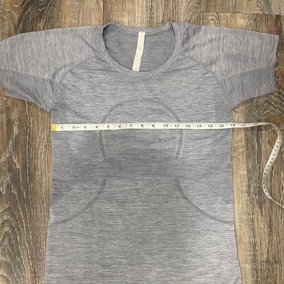 Lululemon gray swiftly Athletic Top, Sz 8 - Picture 3 of 4